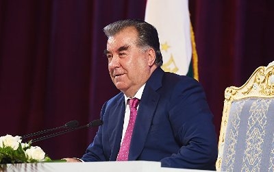 Эмомали Рахмон поздравил таджикистанцев с Иди Фитр