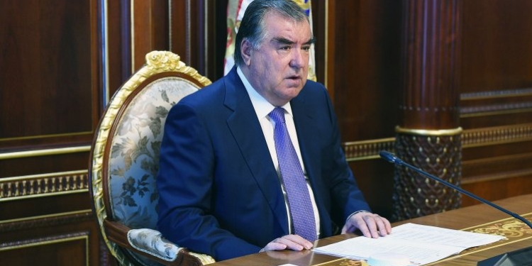 Президент снял с должности глав 11 районов и начальника Антимонопольной службы