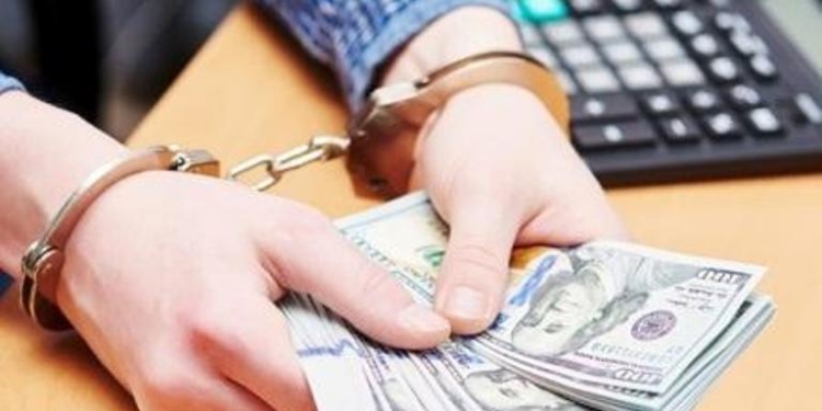 Сотрудник «Агроивестбанка» брал кредиты на имя других. Его обвинили в служебном подлоге