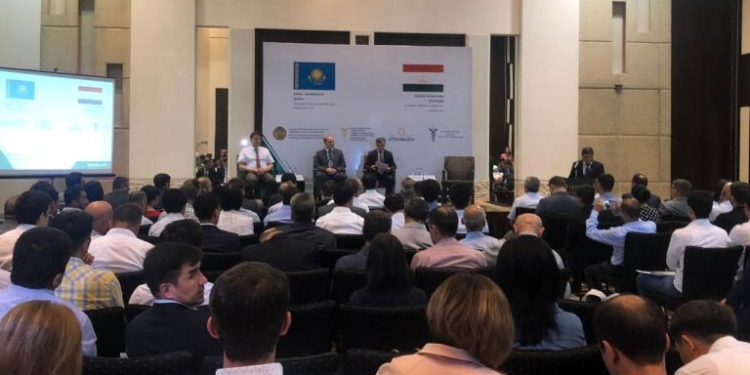 Казахстан намерен продвигать свою продукцию на таджикском рынке