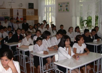 Глава Минобразования объяснил, почему страна не готова перейти на 12-летнее образование