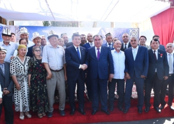 Президенты Таджикистана и Кыргызстана на приграничной территории (фото)
