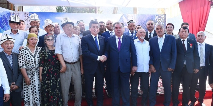 Президенты Таджикистана и Кыргызстана на приграничной территории (фото)