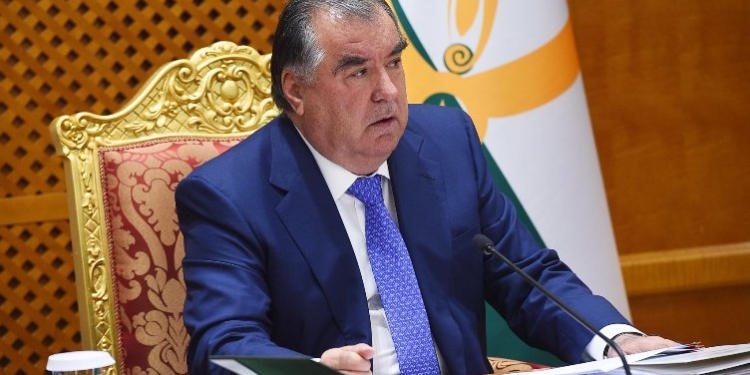Эмомали Рахмон провел очередное заседание правительства