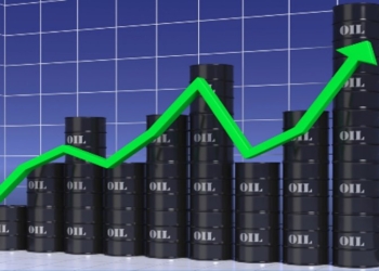 Цены на нефть на ведущих мировых биржах незначительно повысились