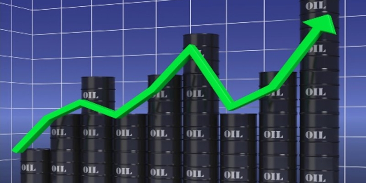 Цены на нефть на ведущих мировых биржах незначительно повысились