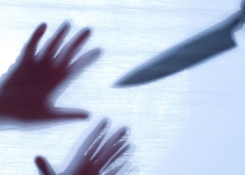 В Истаравшане мужчина жестоко расправился с супругой прямо в салоне такси