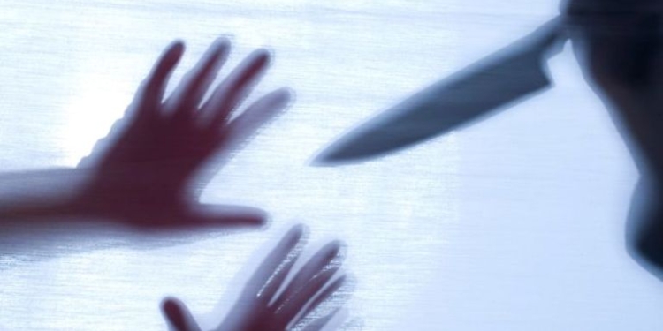 В Истаравшане мужчина жестоко расправился с супругой прямо в салоне такси