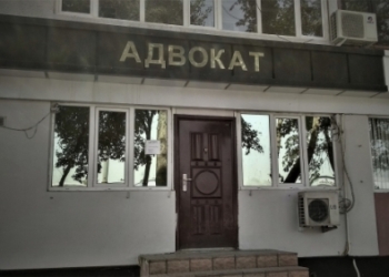 Адвокат утверждает, что ему сломали зуб за отказ подставить судью