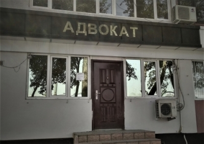 Адвокат утверждает, что ему сломали зуб за отказ подставить судью
