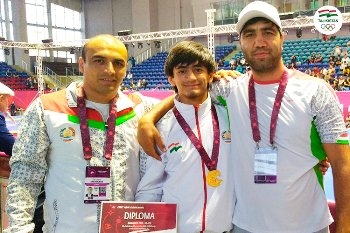 Таджикские борцы выступят на чемпионате мира по греко-римской борьбе среди кадетов в Болгарии