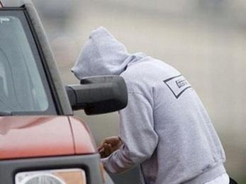 17-летний житель Вахдата решил покататься на чужом автомобиле