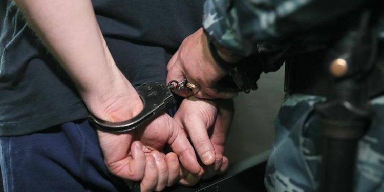 В Бохтаре мужчина напал на двух российских военнослужащих. Он задержан