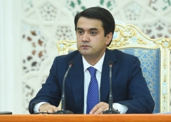 Рустам Эмомали поручил прекратить необоснованные проверки деятельности субъектов предпринимательства