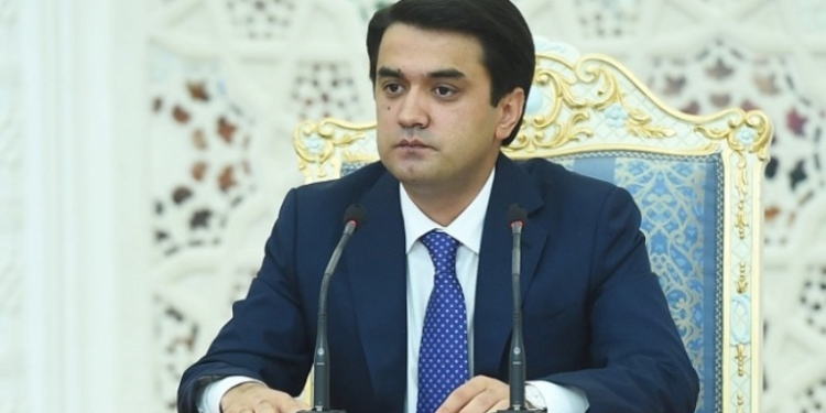 Рустам Эмомали поручил прекратить необоснованные проверки деятельности субъектов предпринимательства