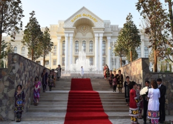 Эмомали Рахмон открыл Дворец культуры Дангаринского района