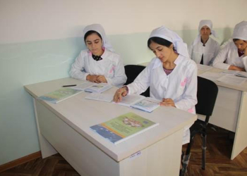 В Душанбе начались курсы по обучению инвалидов кондитерскому делу