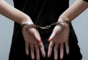 Жительница Душанбе обещала устроить 70 абитуриентов в ВУЗы за 844 тыс. сомони