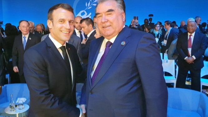 Э.Рахмон принял участие в Парижском форуме мира