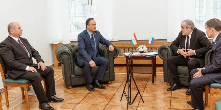 В Москве прошла встреча глав парламентских фракций правящих партий Таджикистана и России
