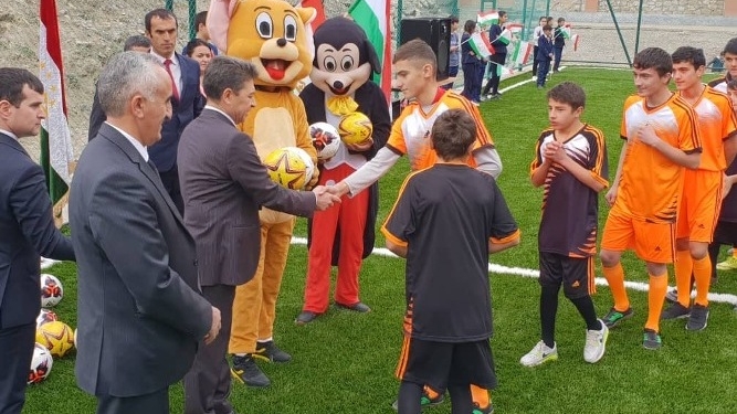 ФФТ построила в Хороге новые футбольные площадки