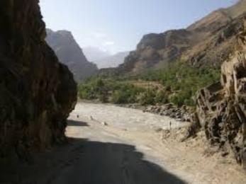В Дарвазе грузовик опрокинулся в реку Пяндж. Водитель погиб
