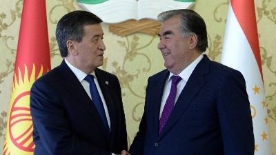 Эмомали Рахмон поздравил Сооронбая Жээнбекова с днем рождения
