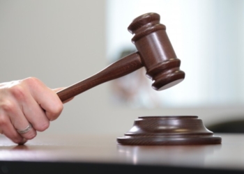 В Канибадаме двух проворовавшихся чиновников лишили права занимать должности сроком на 1 год