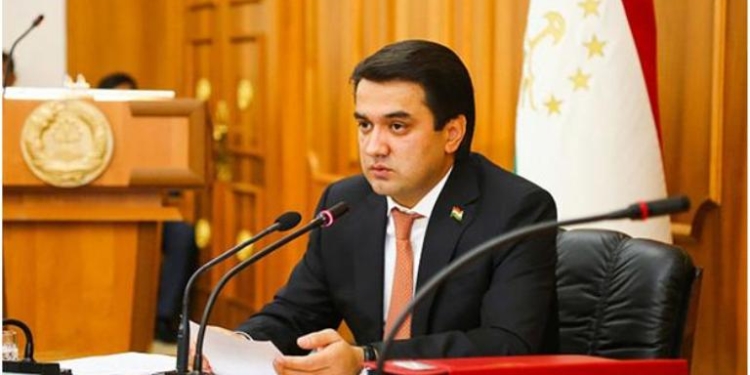 Рустам Эмомали поручил проконтролировать запрет на содержание живности в столице