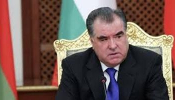 Э.Рахмон выразил соболезнования президенту Казахстана в связи с крушением пассажирского самолета