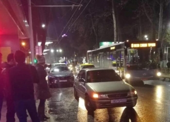 Милиция наказала водителя, помешавшего работе троллейбуса в центре Душанбе