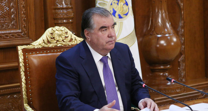 Президент снял с должности главу суда города Гулистон за поступок, порочащий честь судьи