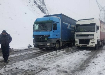 На автодороге Душанбе-Худжанд эвакуированы более 100 человек