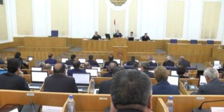 Парламент должен быть народным и для народа (видеоопрос)