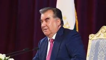 Президент поздравил таджикистанцев с праздником Сада