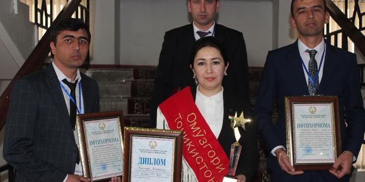 Учителем года Таджикистана стала преподаватель из Худжанда