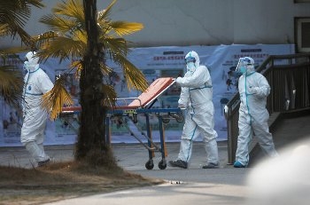 Число жертв нового коронавируса в Китае достигло 17 человек