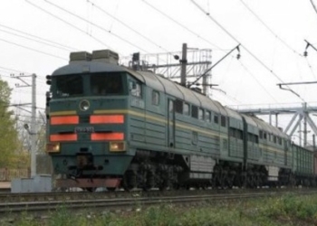 На севере Таджикистана тепловоз столкнулся с автомобилем. Пассажир погиб