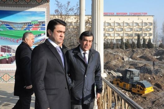 Рустам Эмомали посетил ряд крупных строящихся объектов в столице