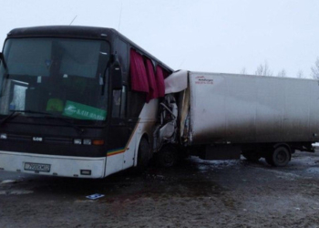 Автобус с гражданами Таджикистана попал в ДТП в Тюменской области. Погибли два человека
