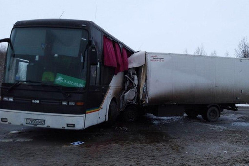 Автобус с гражданами Таджикистана попал в ДТП в Тюменской области. Погибли два человека