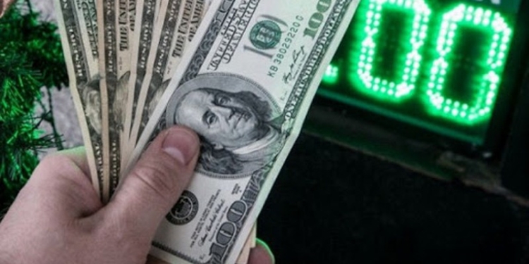 «Амонатбонк» продает своим клиентами доллары по мере возможности