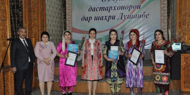 В Душанбе подвели итоги городского конкурса по сервировке дастархана