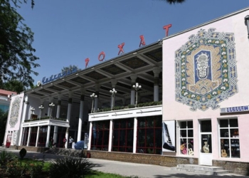 Чайхану «Рохат», пока, сносить не будут