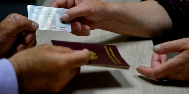 Правительство еще не приняло решение о продлении срока перерегистрации сим-карт