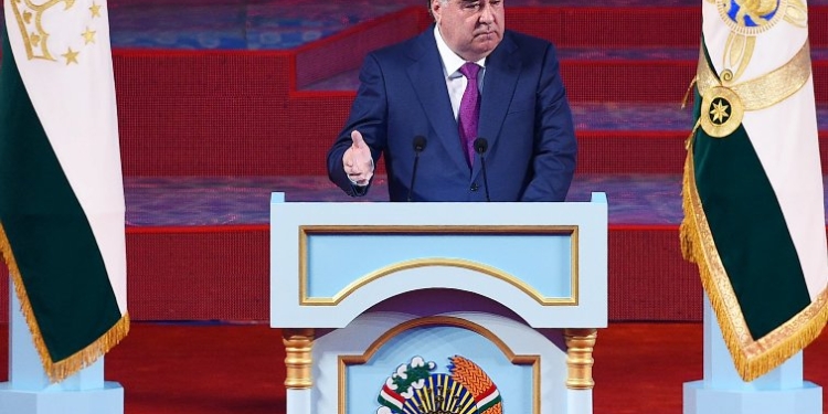 Э.Рахмон напомнил чиновникам о «Диссернете» и приказал прекратить заниматься плагиатом