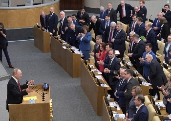 Госдума поддержала предложение об обнулении президентских сроков