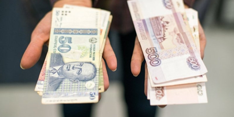 В Таджикистане резко снизился курс российского рубля