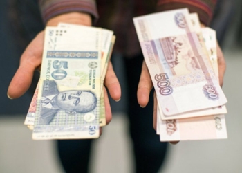 Рубль «упал», а курс доллара к сомони остается неизменным