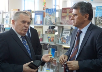 Украина вручила партию книг Национальной библиотеке Таджикистана